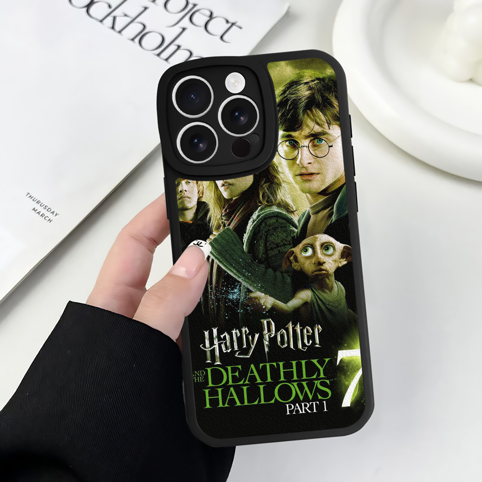 （画像用） Harry Potter ハリー・ポッターシリーズ 【iPhone 16シリーズ対応】シリコンスマホケース（レザー調） 材質：シリコン